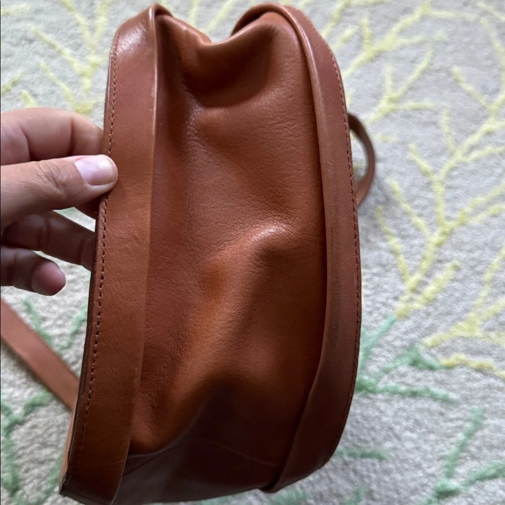 Madewell The Sydney Crossbody Bag caramel leather magnetic closure shoulder bag - Picture 7 of 11